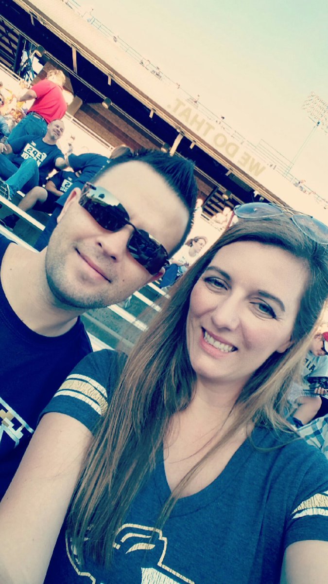 geeb11's tweet photo. It's #ZipsGameday! Let's do this! #Alumni #ZipsPride #DeltaGammaAlumna #MrandMrs https://t.co/YOIdksGgca