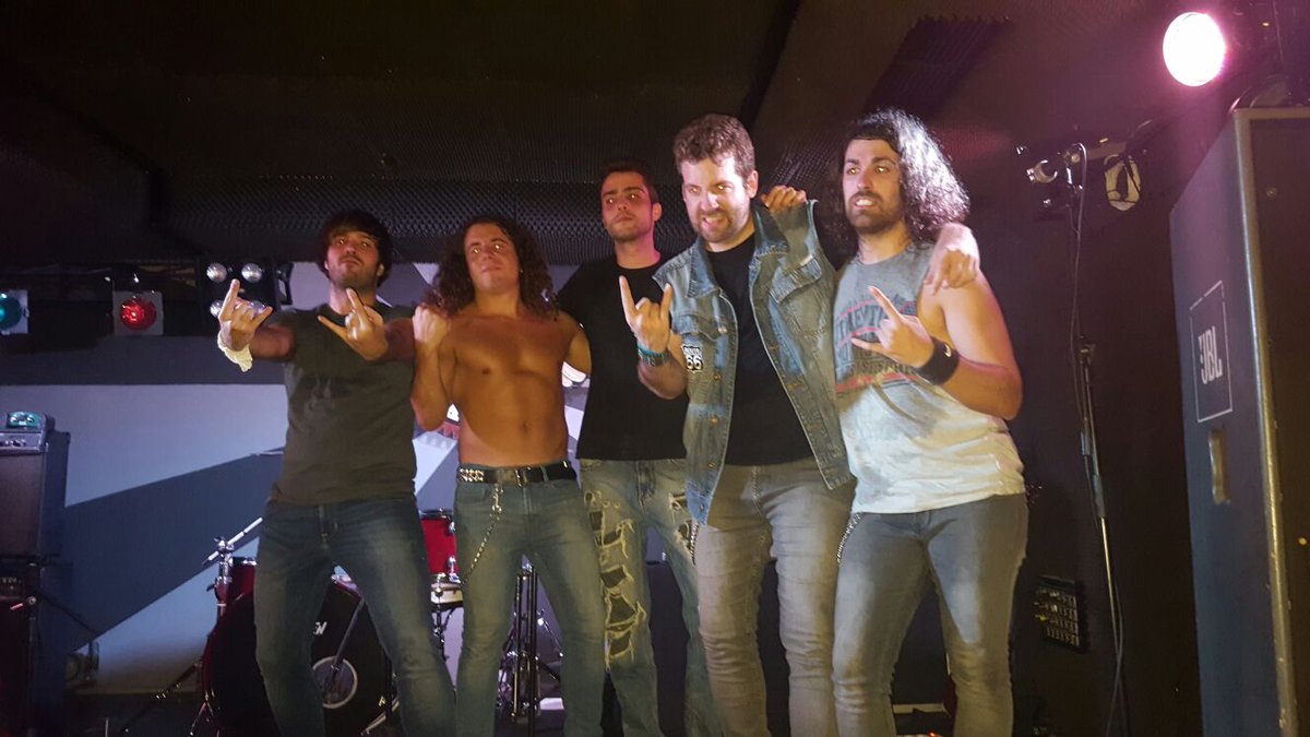 RockBfans's tweet photo. Acabado el concierto en Madrid! ✨ https://t.co/lPONRFOQYE