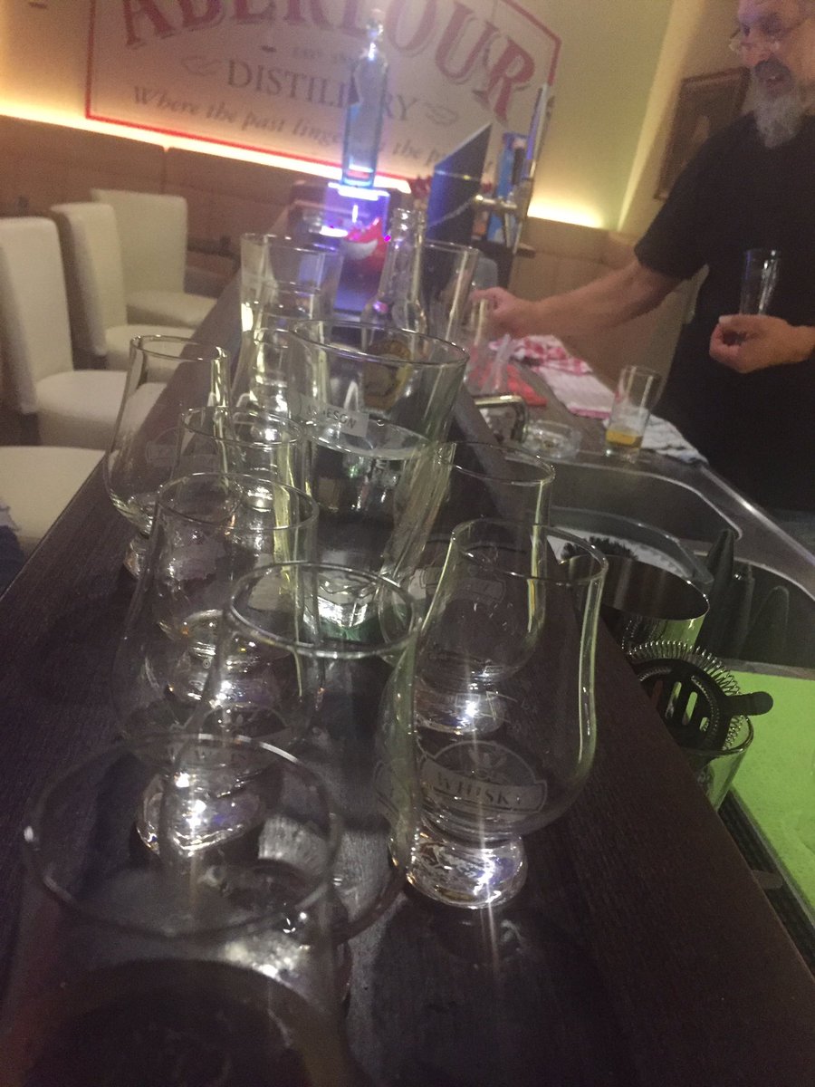 SimmiD78's tweet photo. @your_whisky #gin #tonic #whiskytasting #nice https://t.co/u8HJsMQ5v5