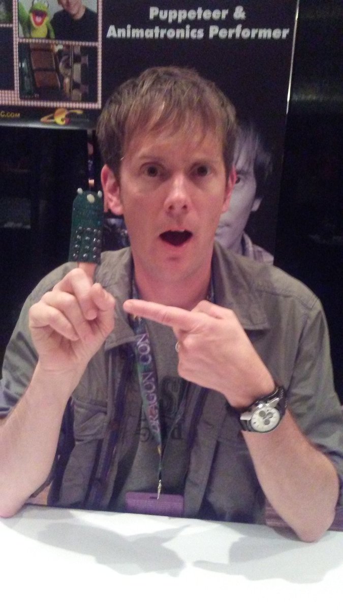 FeltNerdy's tweet image. #davechapman with one of our #dalek finger puppets! He puppeteer ed #BB8 in #forceawakens