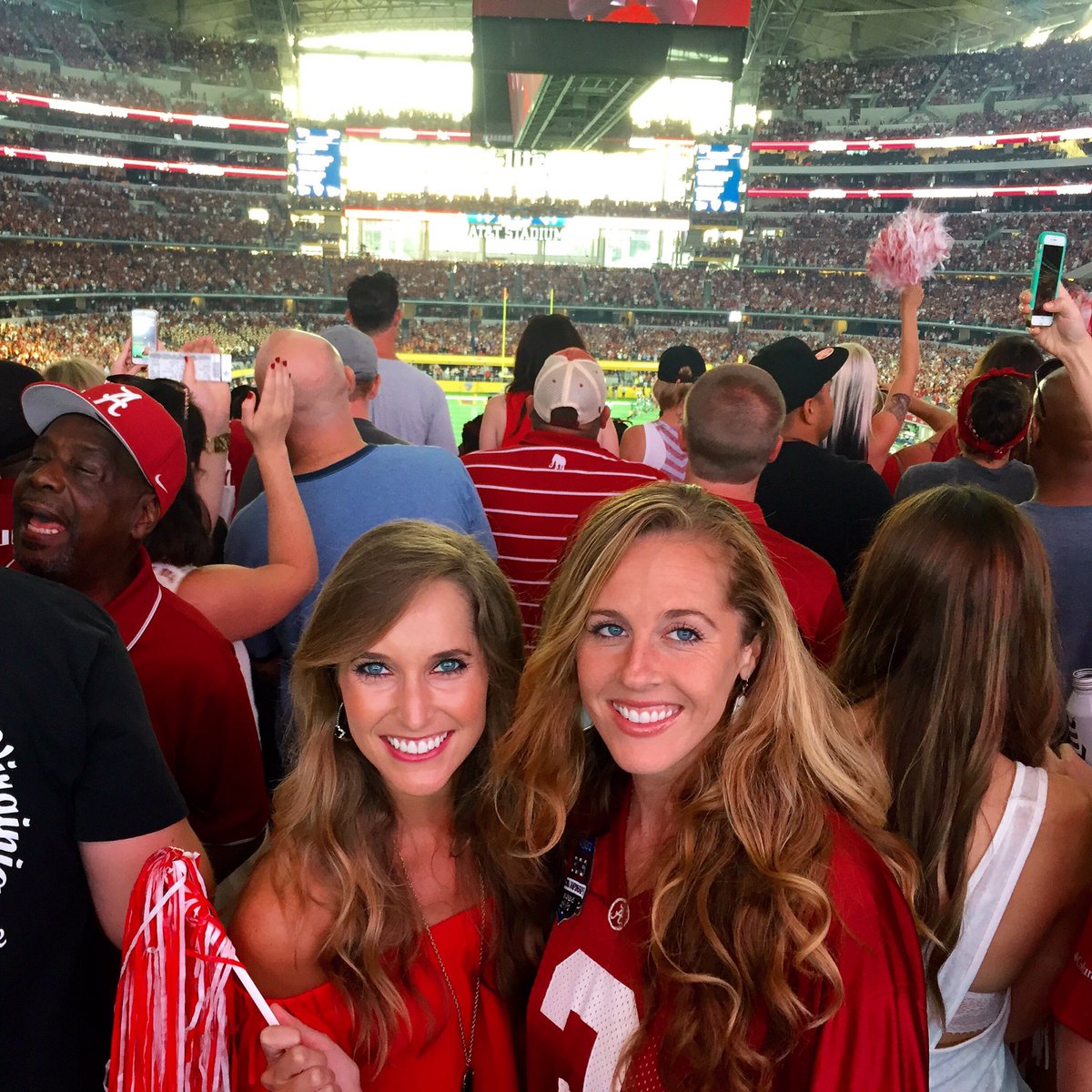 BrittonLynn's tweet photo. And Alabama remains UNDEFEATED in @ATTStadium! 🏈 What a game! #ALAvsUSC #CollegeFootball #AlabamaFootball https://t.co/ecOBppv8hp