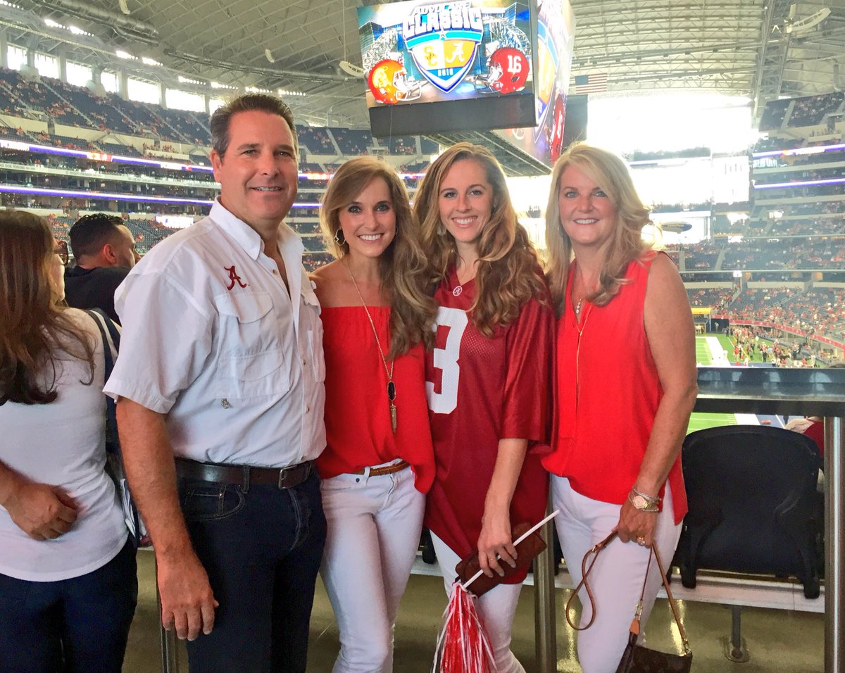 BrittonLynn's tweet photo. And Alabama remains UNDEFEATED in @ATTStadium! 🏈 What a game! #ALAvsUSC #CollegeFootball #AlabamaFootball https://t.co/ecOBppv8hp