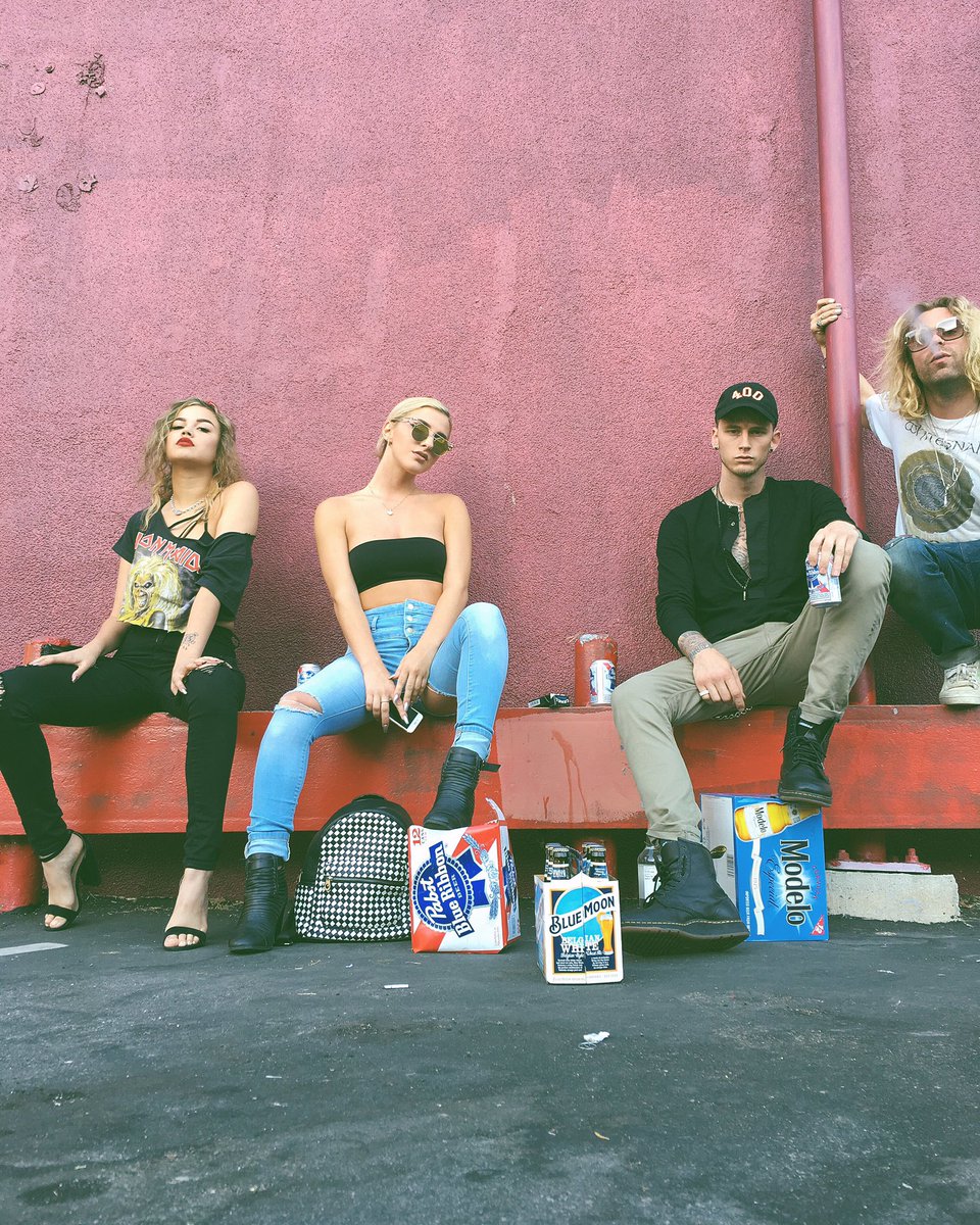 Arzaylea's tweet photo. yo this pic is fire https://t.co/kB9m1g1K3A