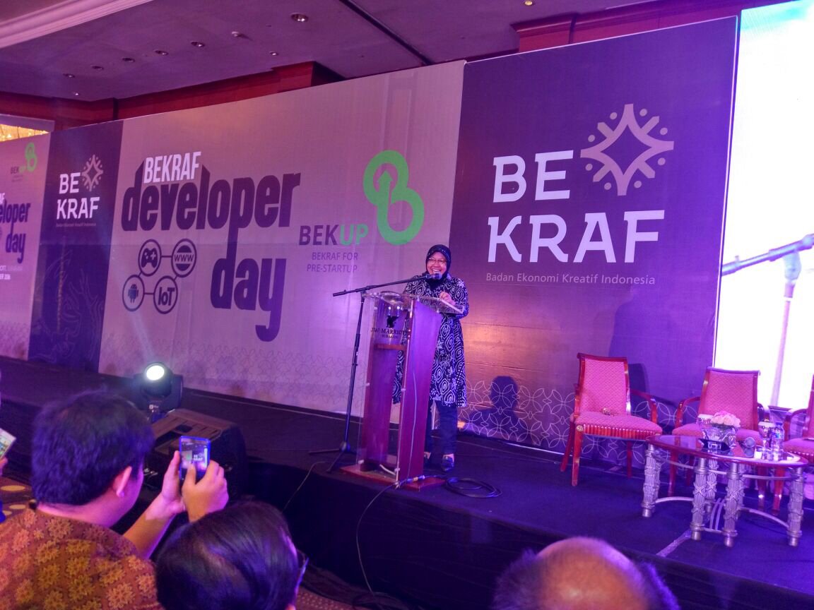 bekup_id's tweet image. Indonesia akan Jaya kalo yang di Ruangan ini sukses dan berhasil - Bu Risma #BEKRAFdeveloperday