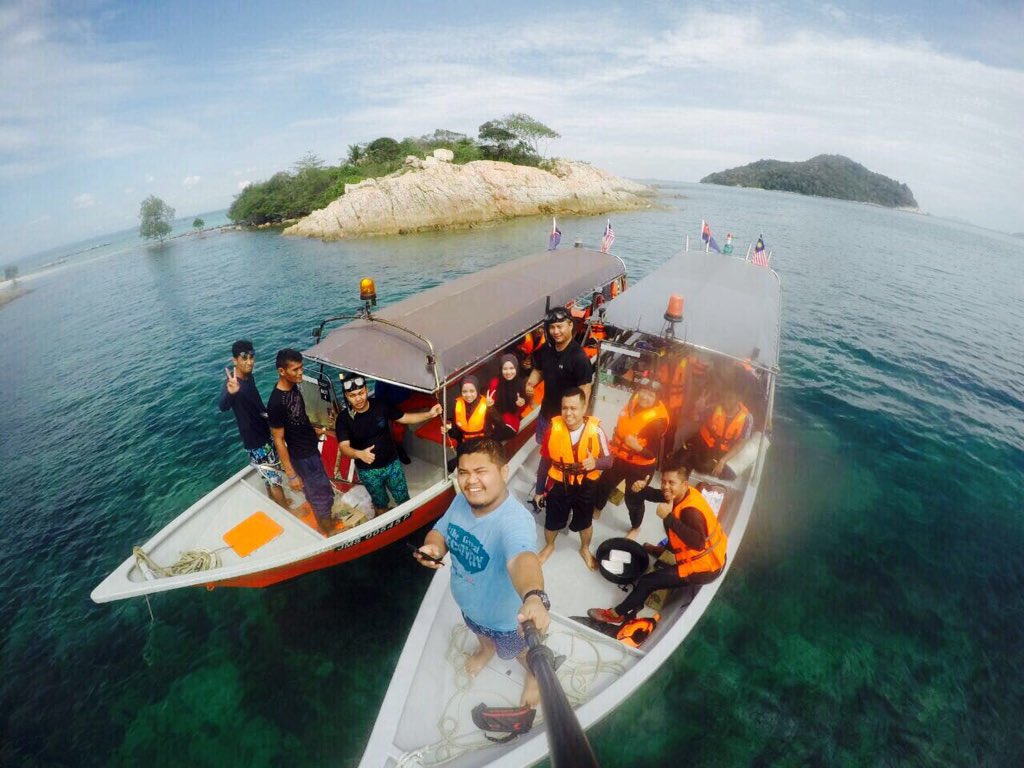 ciksitiz93's tweet photo. Jom gais p snorkeling 🏊🏻 Berminat pm sis 😄😄😄 #unclesam #daytrip #mersingjohor https://t.co/idRJk9C5kJ