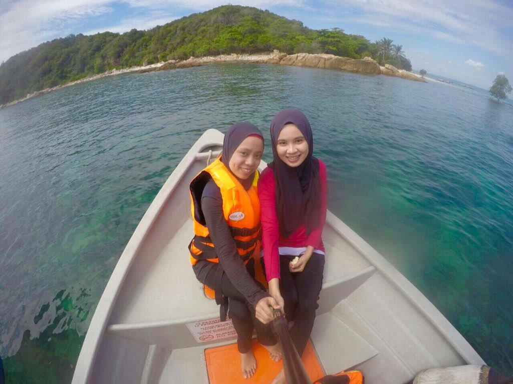 ciksitiz93's tweet photo. Jom gais p snorkeling 🏊🏻 Berminat pm sis 😄😄😄 #unclesam #daytrip #mersingjohor https://t.co/idRJk9C5kJ