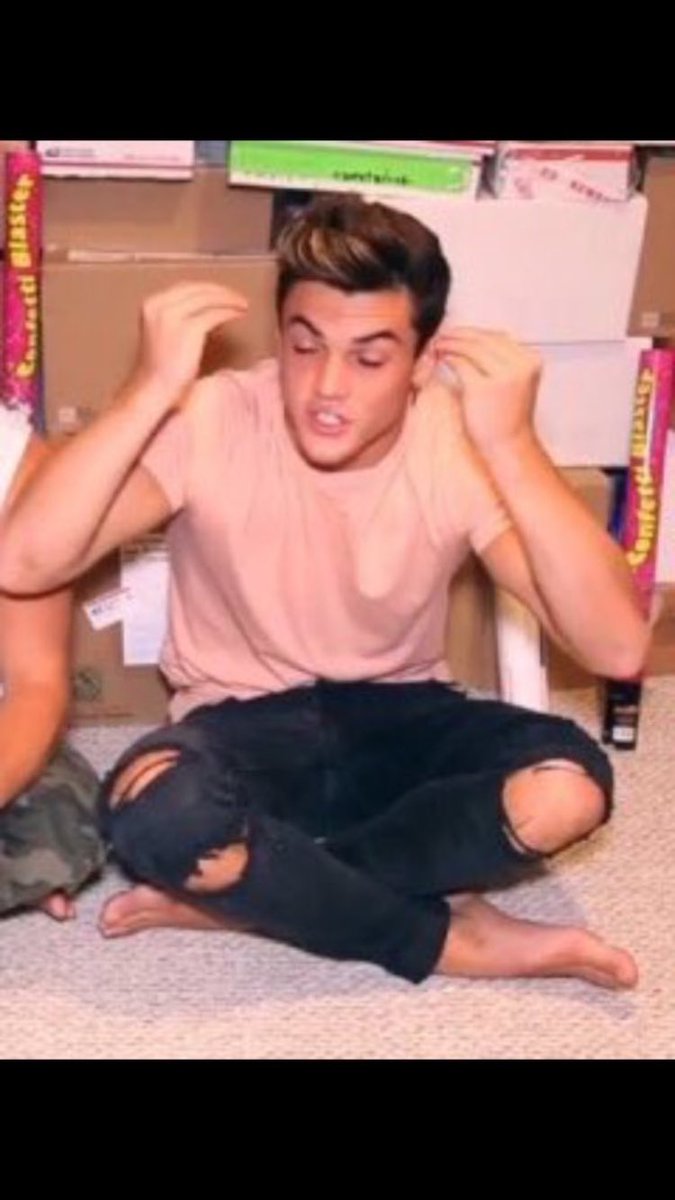 marooo______'s tweet photo. #DolanTwinsAreOverParty when u didn't know the fandom was bored &amp;thought people trended this so u was ready to fight https://t.co/Nt7MfYLHVD