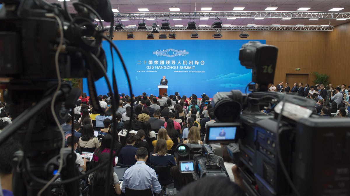 UN_Spokesperson's tweet photo. Full press conference by Ban Ki-moon at #G20China Summit on @UNFCCC, @SDG2030. https://t.co/MBxLNbIIMQ https://t.co/SKTp7BInRn