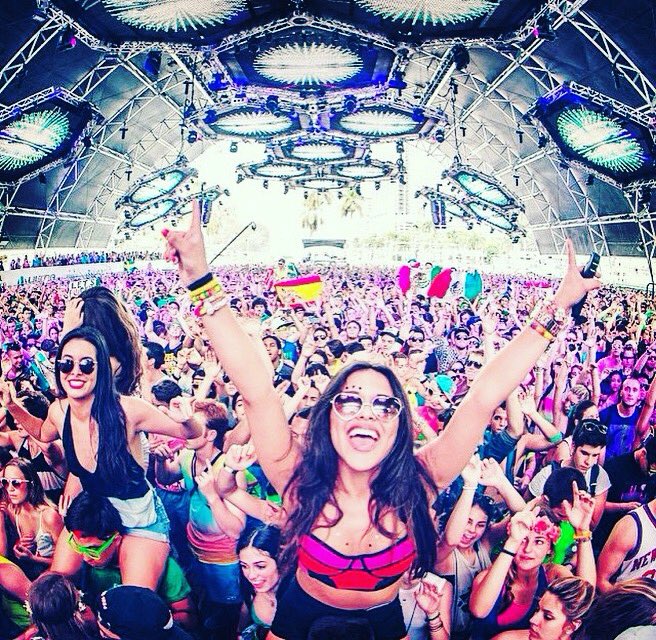 SURVNOW's tweet photo. Long weekend #vibes 🙌
#cheers #weekend #summer https://t.co/Thbizk12EN