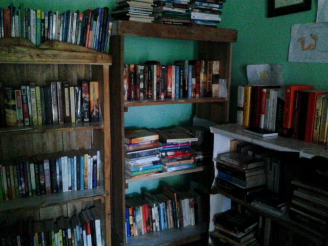 atihardck's tweet photo. Beres2 buku. Sendirian saja. Anak2 belum pada datang https://t.co/t20XEnxMUw