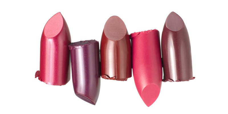 Allure_magazine's tweet photo. How to turn lipstick into eye shadow and blush: https://t.co/hFf6BuAeml https://t.co/eclkvXDC74