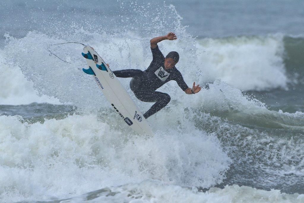 crisdalcin's tweet photo. Hang Loose #SurfAttack: talentos locais são destaques do sábado em Pitangueiras https://t.co/B8JxvsDjFN https://t.co/eKEbZiGStT