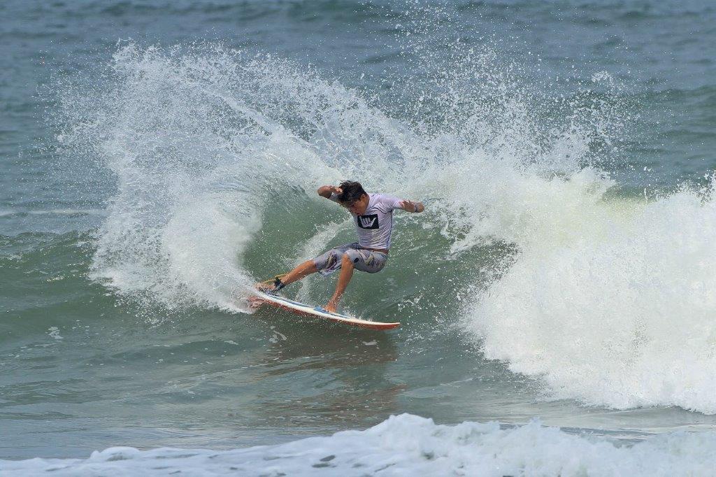 crisdalcin's tweet photo. Hang Loose #SurfAttack: talentos locais são destaques do sábado em Pitangueiras https://t.co/B8JxvsDjFN https://t.co/eKEbZiGStT