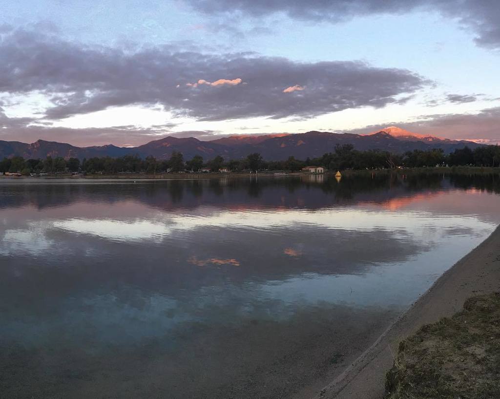 crmessyhouse's tweet photo. I live in a place that looks like a watercolor painting. #thereynoldsdocolorado #CSLDLO #p… https://t.co/wed4zvGCeF https://t.co/h3P4anpzqq