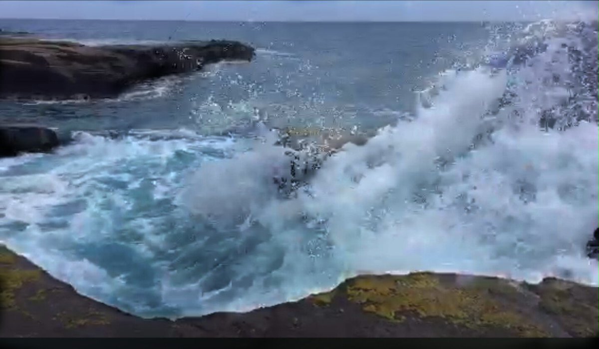 AnniePR681's tweet photo. @AlohaScopeTV #waves #lavacliffs "beautiful"!!💖 https://t.co/Tix1Y8rlJI