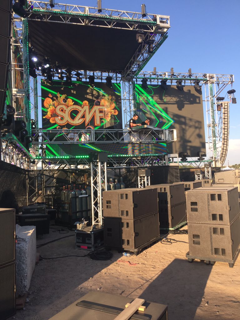 TVTANYA's tweet photo. Right now @clubbanditz all the way from #portugal in #ElPaso #ClubBanditz #suncitymusicfestival @marcelmendoza7 https://t.co/h4rzkj1mvS