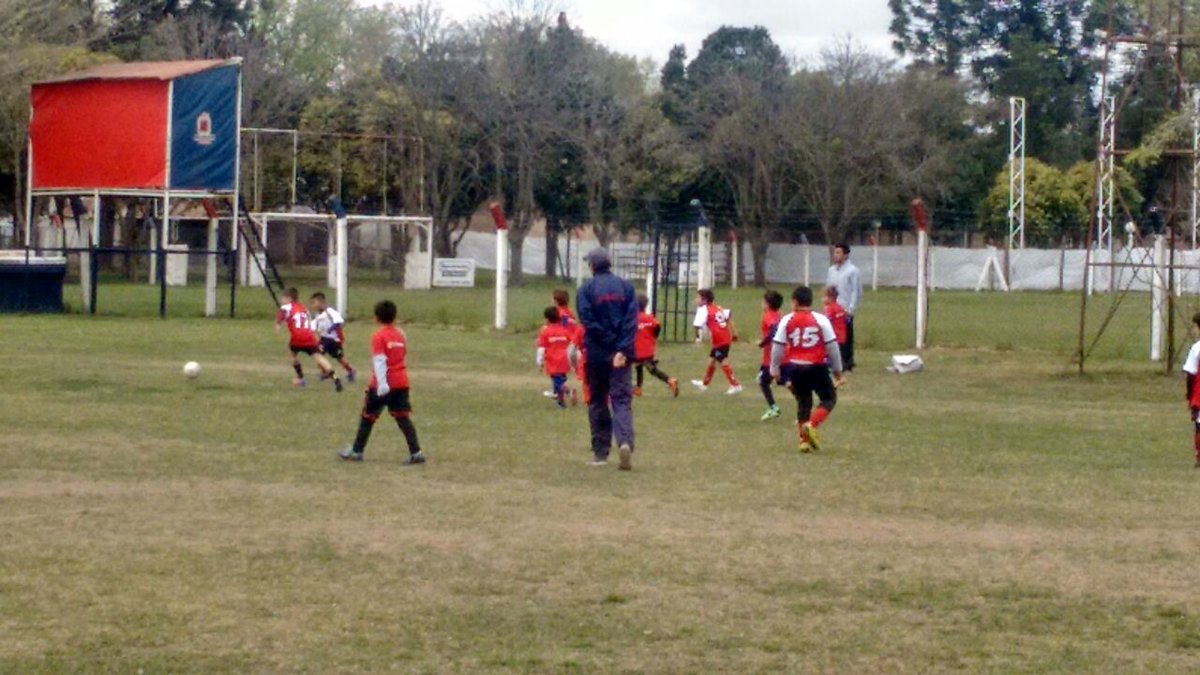 ClubLeonesOK's tweet photo. #FútbolInfantil | Resultados y goleadores de la jornada contra #CDRoca en el #ParqueFNT https://t.co/kn3Ay5E5d9 https://t.co/TyjsXXBXv3