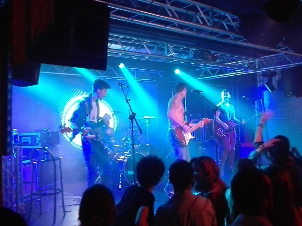 Y finaliza con <a href="/TheRedRooks/">The Red Rooks</a> el #HomenajeSupersubmarina una gran noche de bandas murcianas <a href="/lemonpopfest/">lemonpopfestival</a>