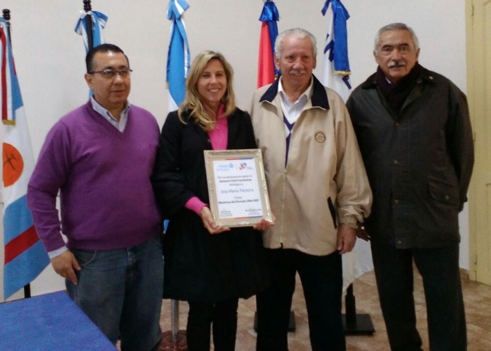 anypereyraok's tweet image. Un honor haber sido elegida madrina de Interact Club Corrientes. Un placer trabajar con futuros jóvenes líderes