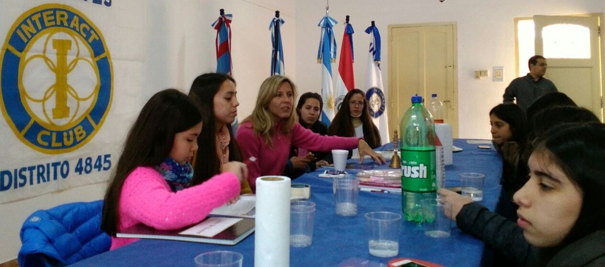 anypereyraok's tweet image. Un honor haber sido elegida madrina de Interact Club Corrientes. Un placer trabajar con futuros jóvenes líderes
