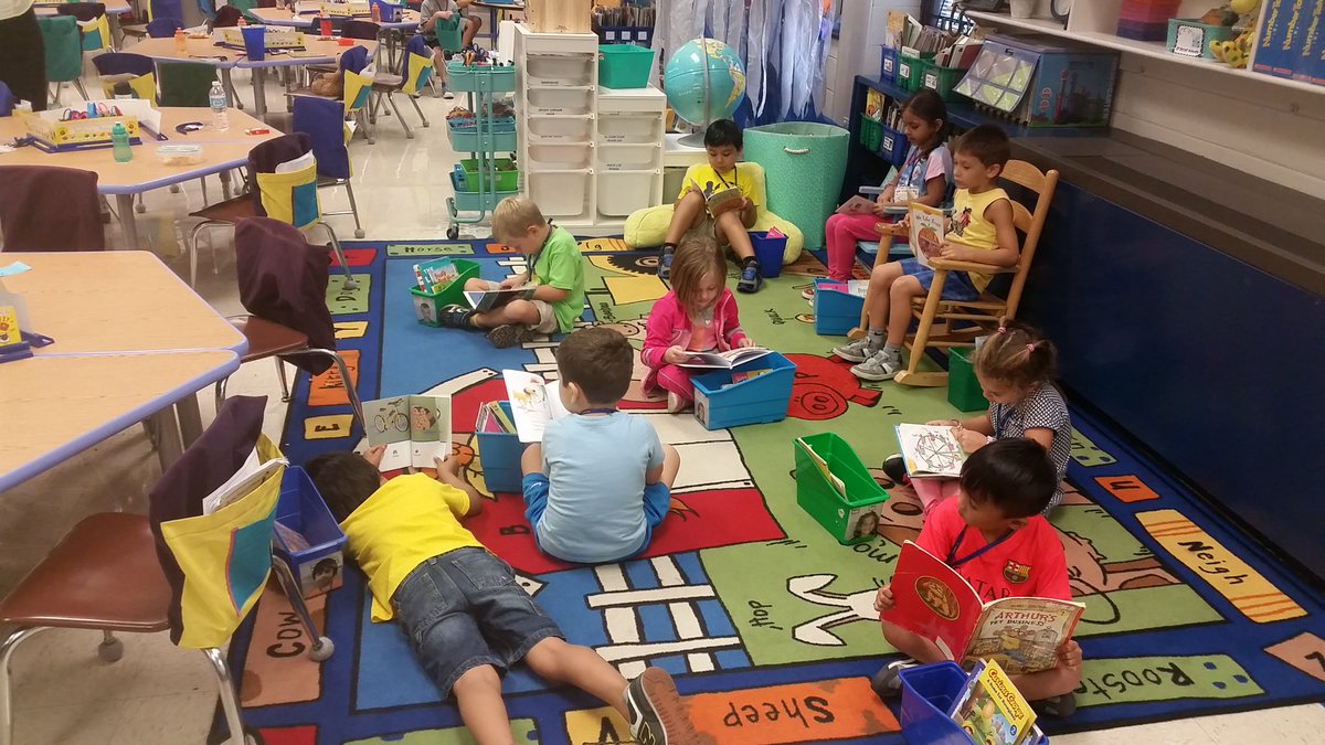 2whoolovekinder's tweet photo. Daily 5 in action!  :) #WeAre44 #BFbluejays @KinderSD44 https://t.co/TcXx5gi5gX