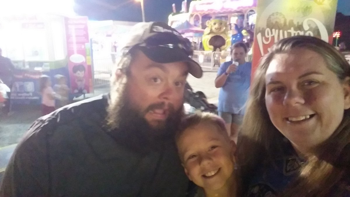 Jwls81's tweet photo. #QuinteEx #BellevilleFair @BellevilleON @FilPhillips #Otherchilddidntwantpictaken
#minidonuts #Greatnight https://t.co/jYALr2Opsy