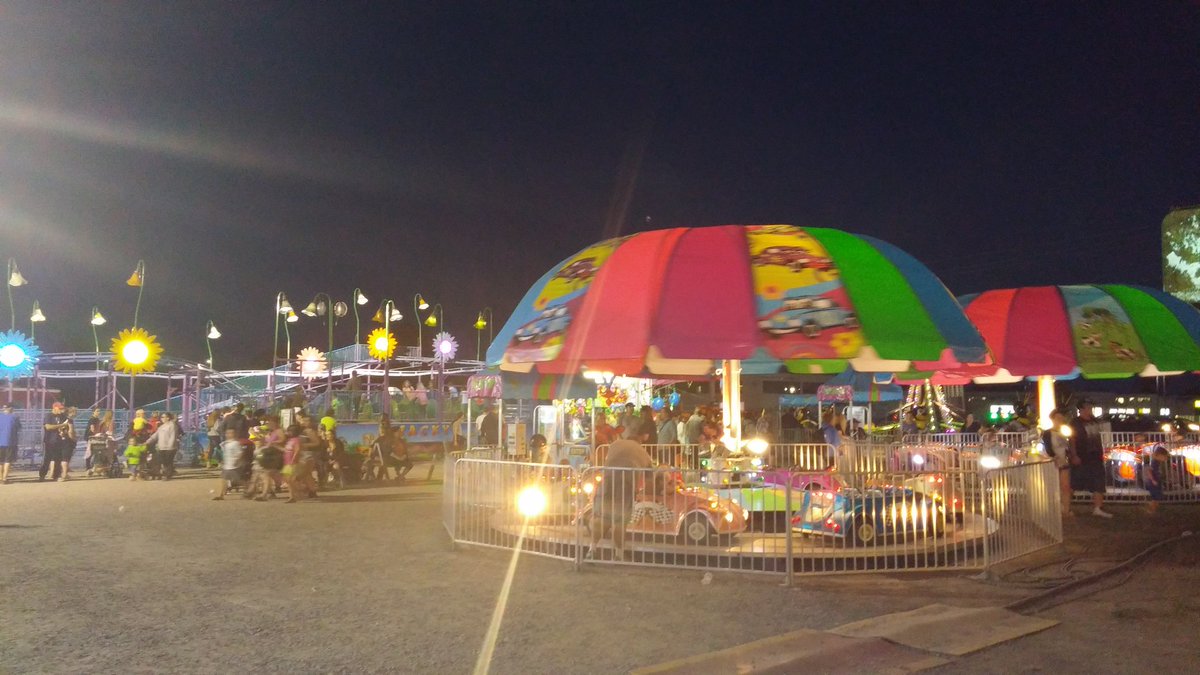 Jwls81's tweet photo. #QuinteEx #BellevilleFair @BellevilleON @FilPhillips #Otherchilddidntwantpictaken
#minidonuts #Greatnight https://t.co/jYALr2Opsy