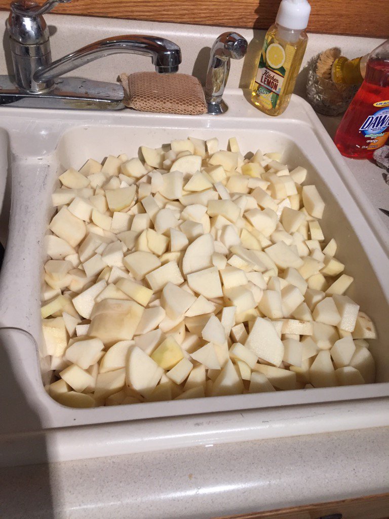 MindelaZ's tweet photo. Anyone wonder what 35+ pounds of potatoes looks like? Here you go!  Ready for tomorrow. #familyreunion #57thannual https://t.co/FOgPB6Hbj5