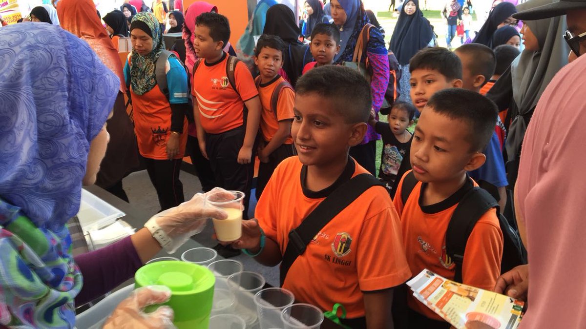isnmalaysia's tweet photo. Apa menu sihat di booth #TeamISN #FitN9? Jom serbu Fit Kitchen kami ππ https://t.co/HmKOu5j3aZ
