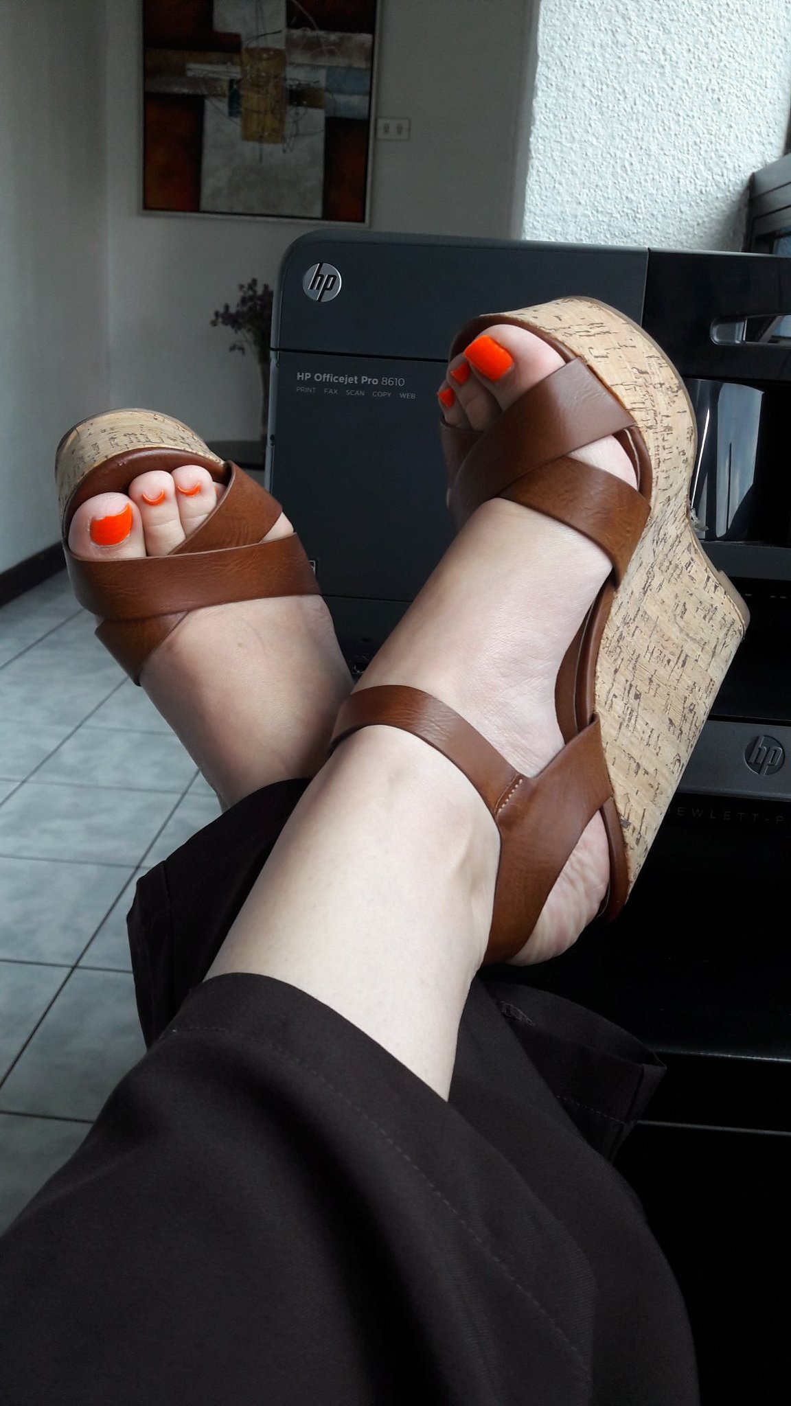 Legítimo Cuerda Cría PIES (FEET & SHOES ) on Twitter: "En la oficina @sugartoes17 brilla sus pies  hermosos sandalias fuera de serie muy bellas ella encanta  https://t.co/SL2V3jAnHC" / Twitter
