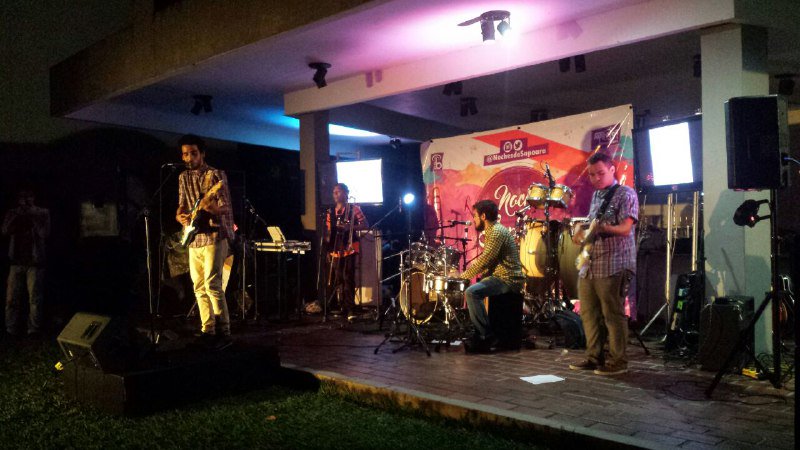 Con la buena vibra de <a href="/RavilobReggae/">Ravilob Reggae</a> iniciaron las @NochesDeSapoara