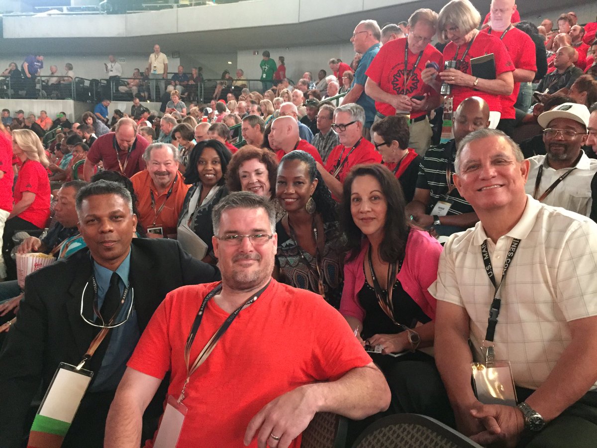 TheRealChrisG73's tweet photo. This team is ready to achieve our Why! Thank you @AmbitEnergy #AMBITION16 https://t.co/0muikMGxCc
