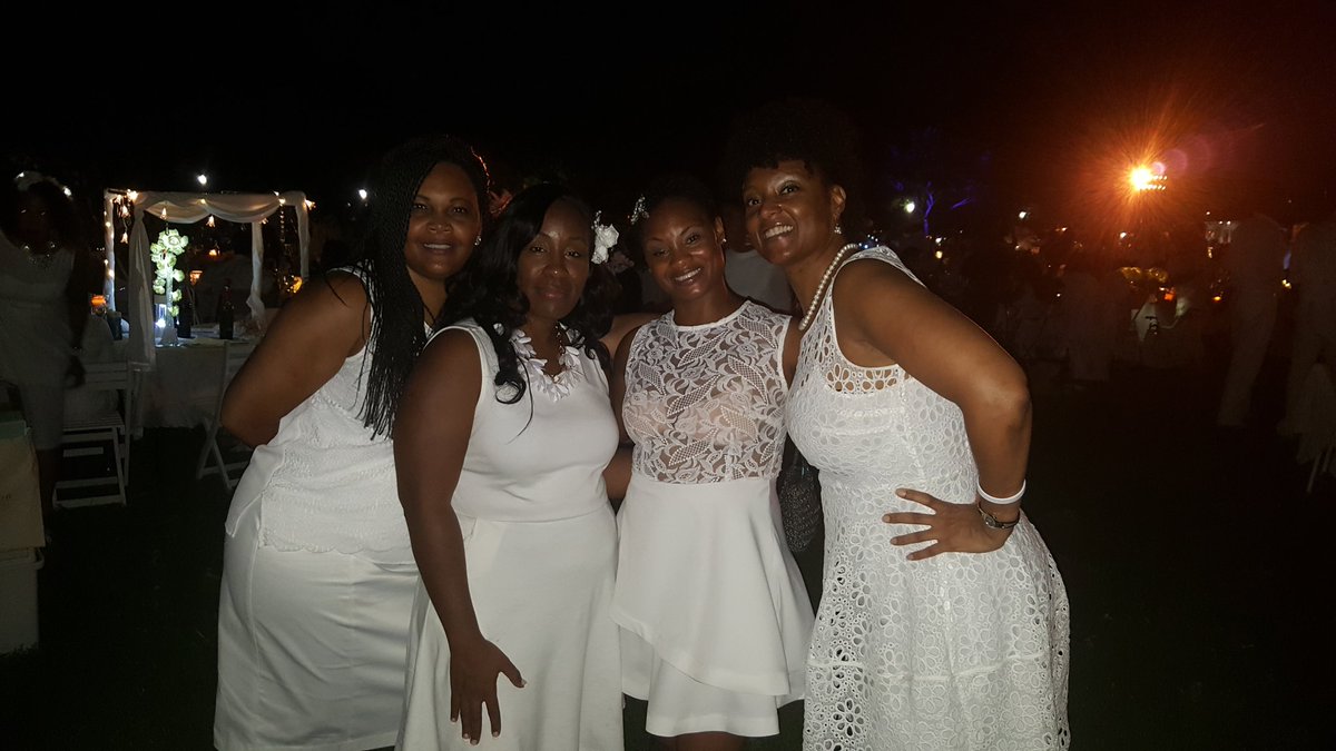 Mizzqueen74's tweet photo. A fun time was had by all!! #DEBDC16 https://t.co/KL8SBZ92VR