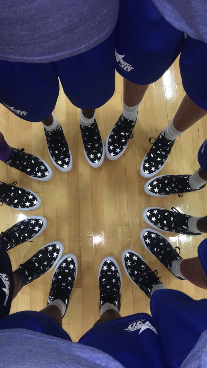 cmcm326's tweet photo. ☞You☜ CANT touch #BLUESTAR30 SHOE GAME #BACKED BY THE #BEST ❤ @MikeFlynn826 #VISION #30orNOTHING @jdm1802 ✌❤🏀 https://t.co/7yxOln0RDb