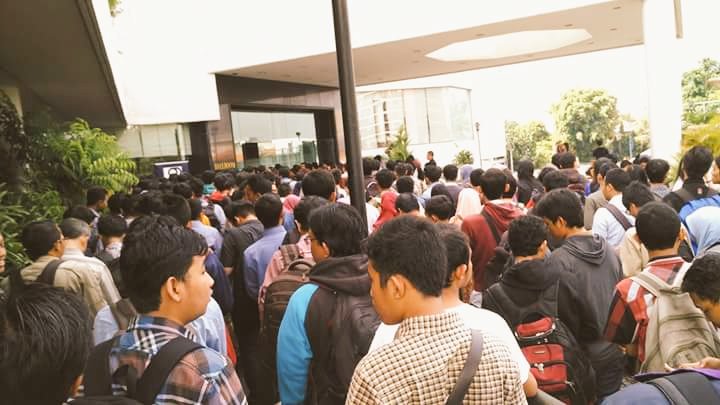 zaenalarifin05's tweet image. Antrean panjang bekraf developer day 4 september 2016 @JWMarriottSby #bekrafdeveloperday @BekrafID @suWec @dicoding