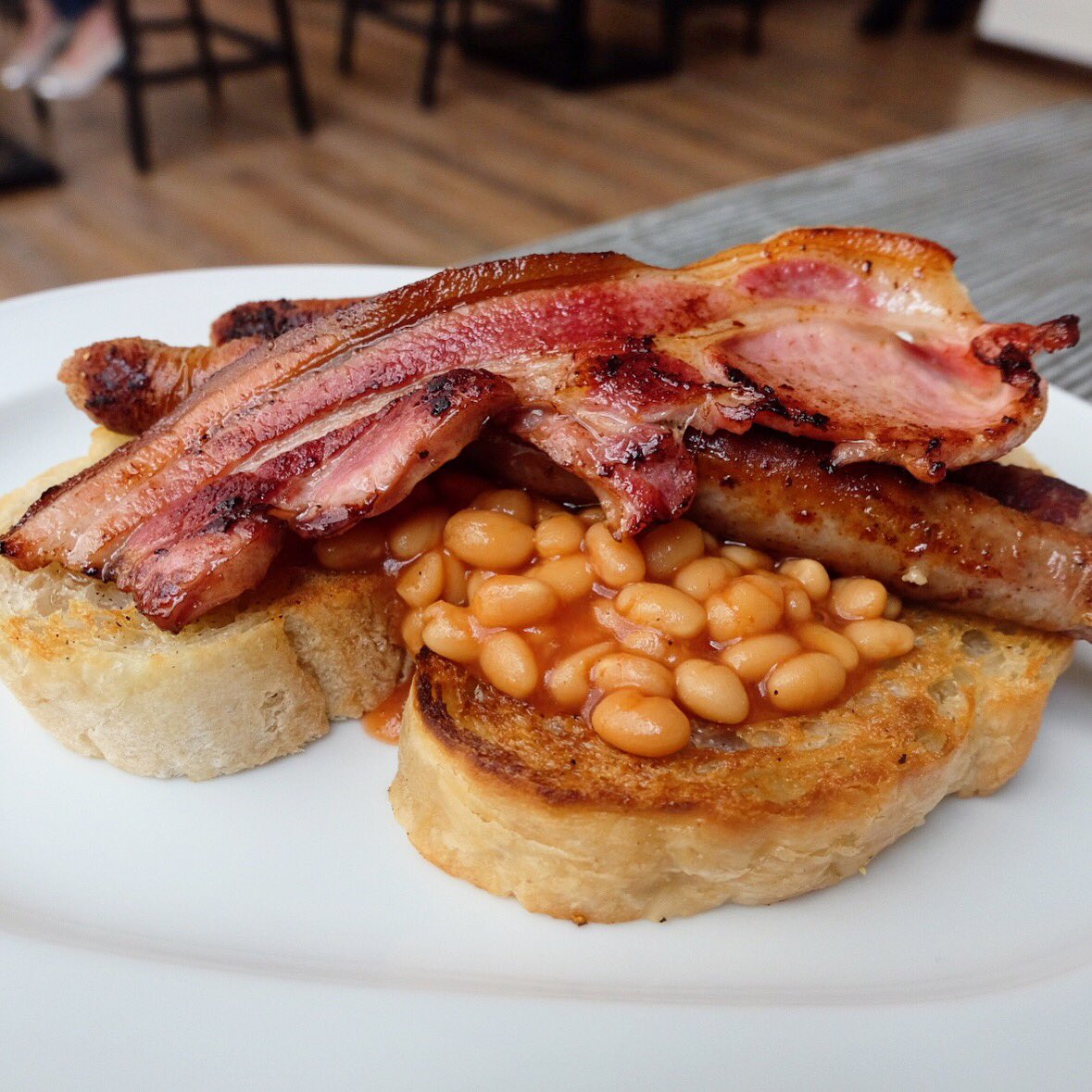 bondibourkeph's tweet photo. Three things that matter this morning: #bangers, #bacon, and #beans. Happy #brunching! https://t.co/5LOJhxKWyt