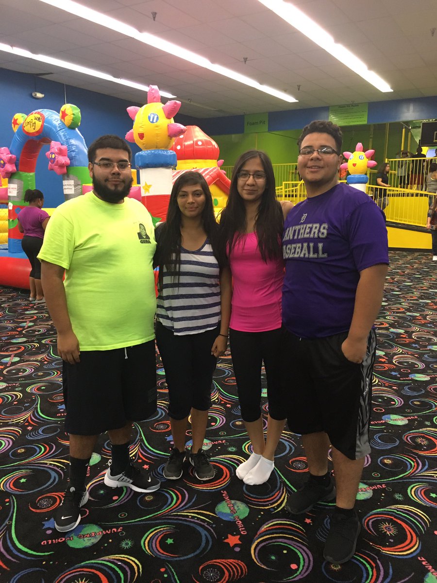 Dennise_floress's tweet photo. Fam 💯✨ #jumpingworld @solis0419 @prince_solis04 https://t.co/Klb2TsNmkQ