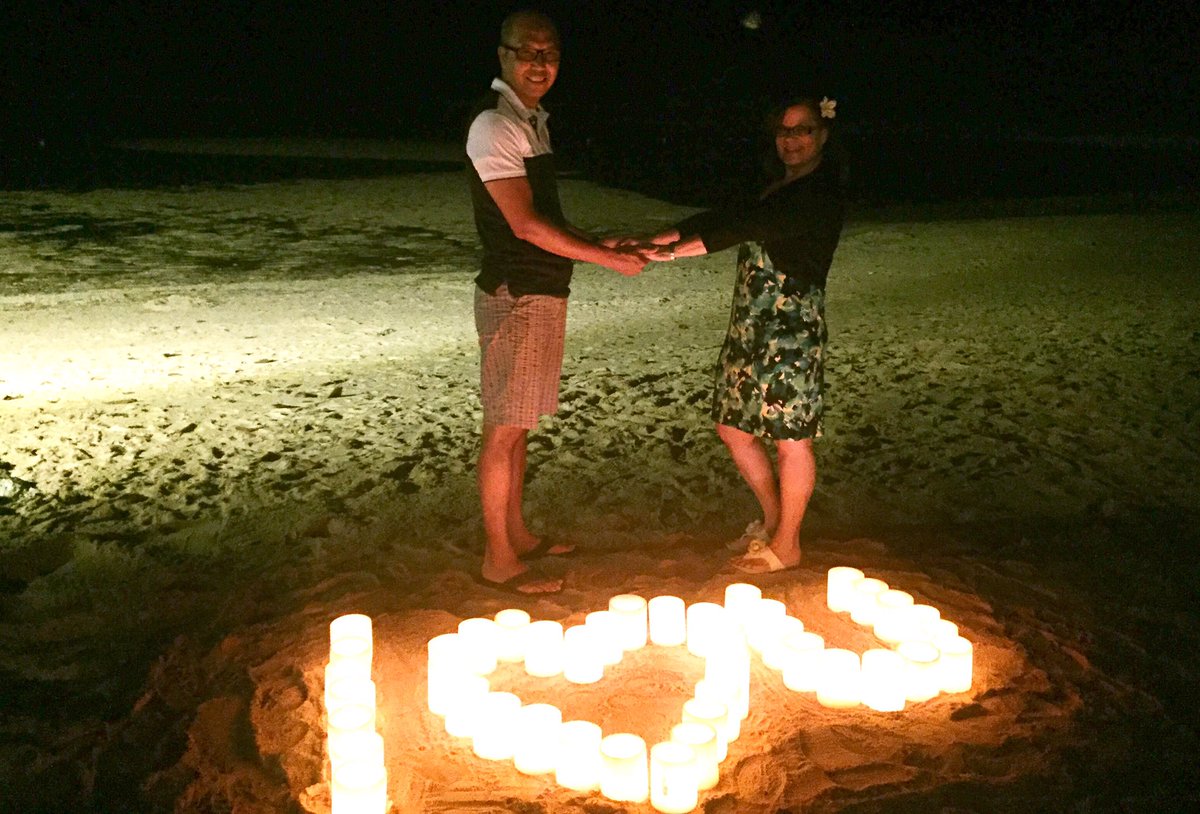 SamLumoindong's tweet photo. Still thinking about how nice the time we spent together last night at the beach of @MeliaBali w/ @JoniL7. #2016Vaca https://t.co/Uo6Pe30cQS