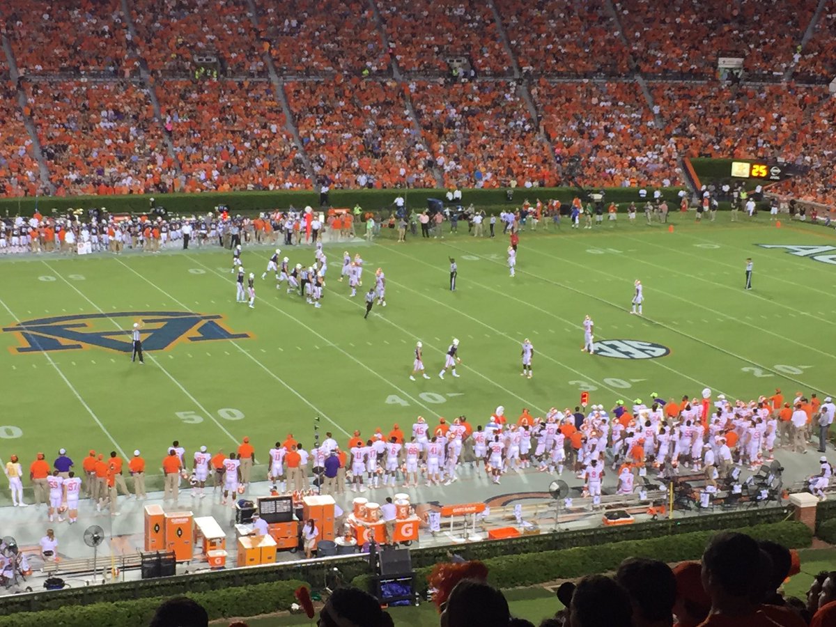 LaurenWalshTV's tweet photo. My first Auburn game & the first weekend of college football! #WeekendOfFirsts #AuburnVsClemson https://t.co/68QXNaF3FX