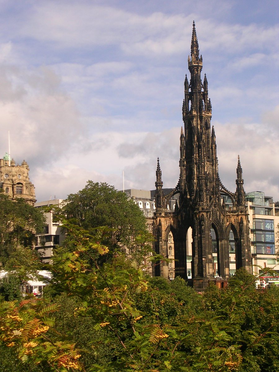cuaternaque's tweet photo. Monumento a Walter Scott en Edimburgo #edinburgh #scotland #city #cityescape #tourism #uk #photo #photography https://t.co/QVJkjfqVxB