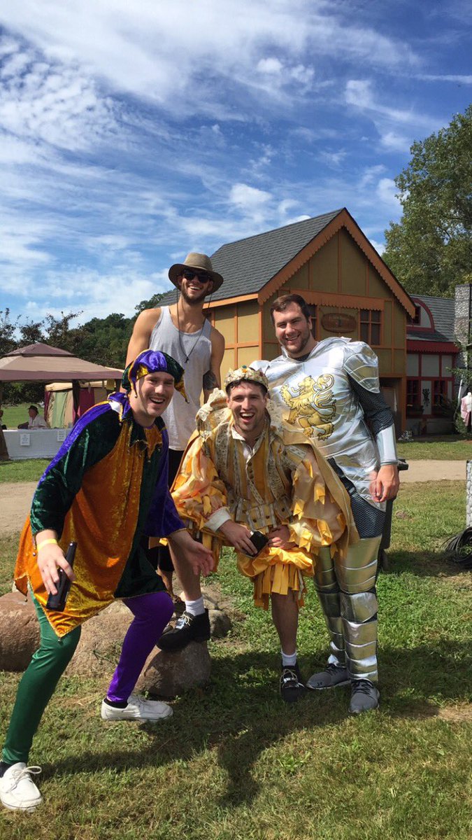 djbent21's tweet photo. I loved getting referred to as only "Jester" by everyone at the Renaissance Faire today. Awesome time. #FriendStuff https://t.co/JJ9hePZKkH