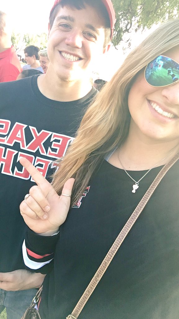 elizabeth_rae12's tweet photo. Wreckin em with my boys 🔫❤️😊🏈 #WreckEm  #twitterlesshayden https://t.co/f6fZvqUU8K