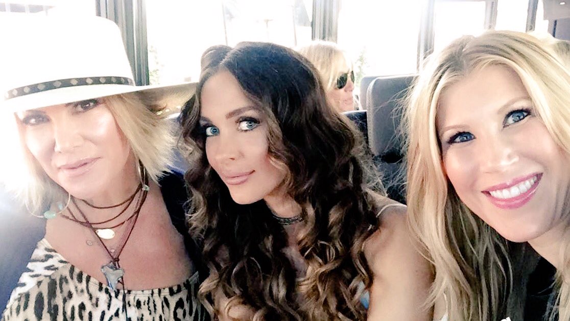 Courtney Sixx (how2girl) Twitter