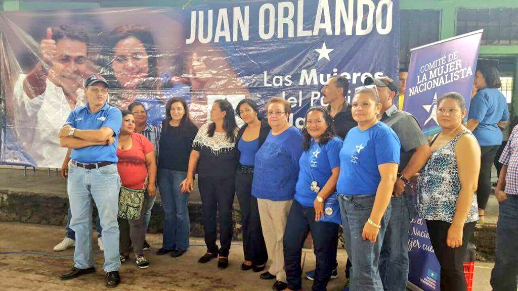 PNH_oficial's tweet photo. Mujeres #PNH realizaron un conversatorio motivacional en Res. Cañada en el #DC. #ComiteDeLaMujer https://t.co/AgKBrf9Brm