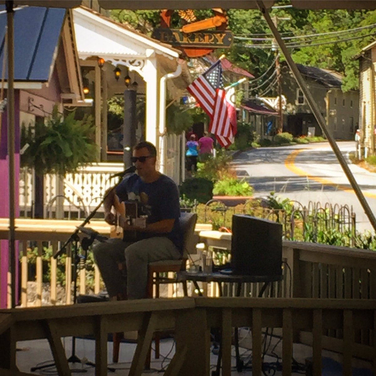 InnatStPetersVi's tweet photo. Eariler today at the inn!      #beatifulday #greatfood #sunny #sangria https://t.co/iAlwivbx6y