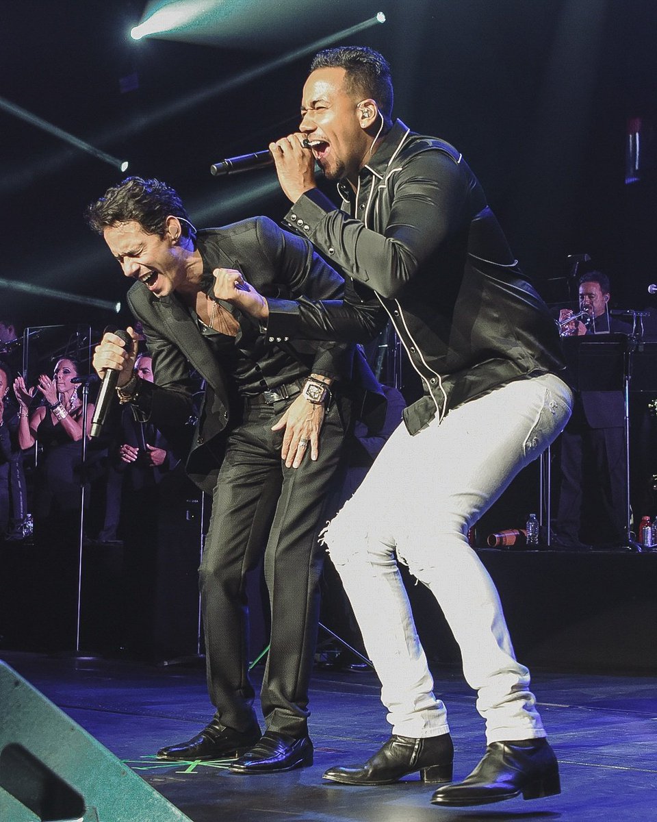 RomeoSantosPage's tweet photo. It's always a pleasure &amp; honor sharing the stage with big Bro @MarcAnthony https://t.co/1emJVFMv9P