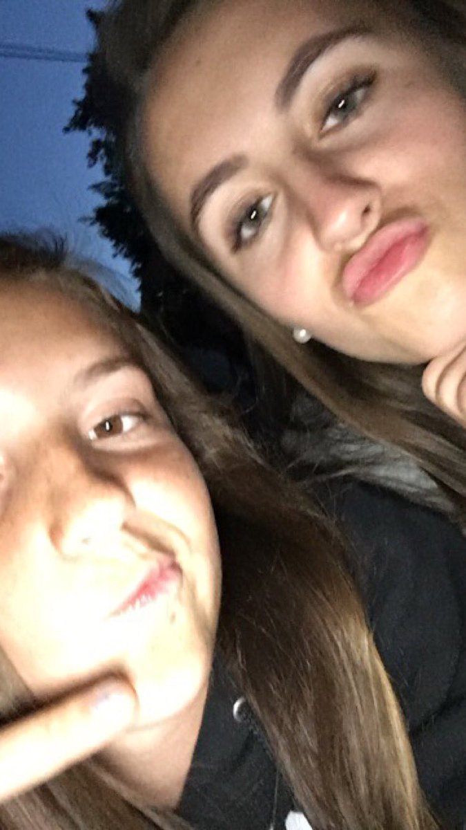 elise4francis's tweet photo. hbd emily!!! Love you and your sass more than you know💕💄 https://t.co/nBBlJFdIOu