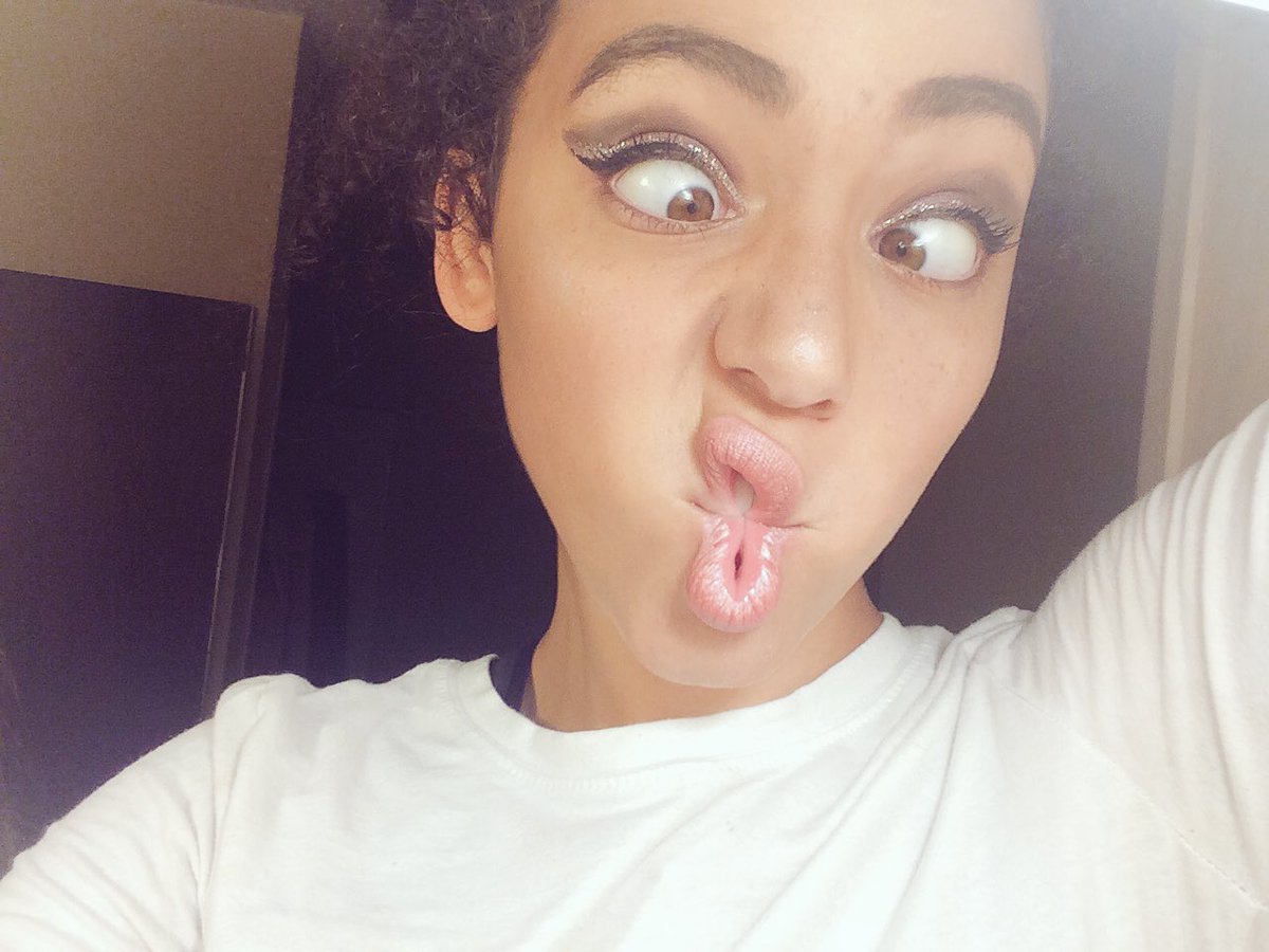 alqnahm's tweet photo. @morganannhough I looked wayyy better in the picture https://t.co/8o97uISYAs