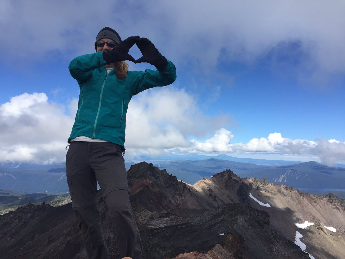 stegso's tweet photo. Fun summiting Diamond Peak b4 another gr8 year @Univ_Of_Oregon ! #ThrowYourO @lasportivatwitt #ultraraptors https://t.co/cZTxvu106j