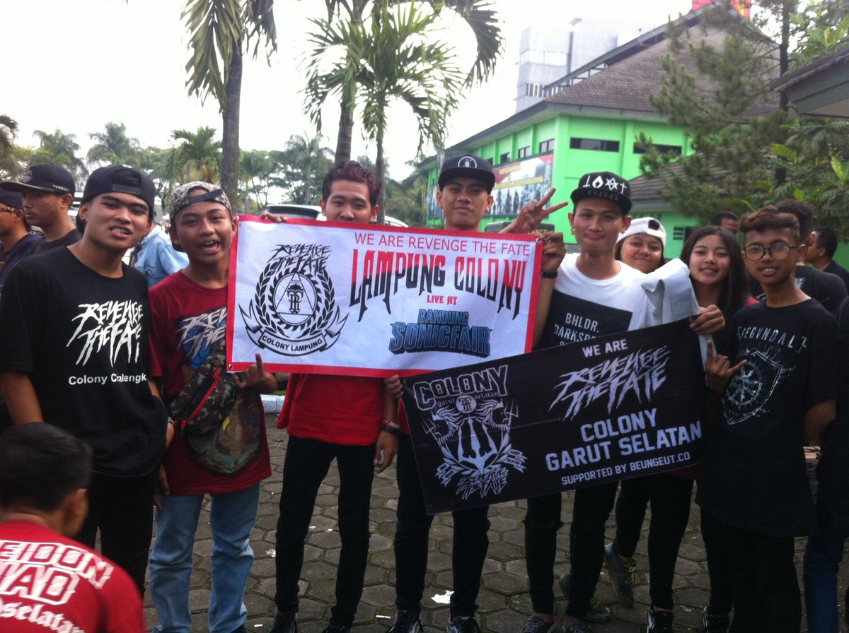 Colony_Lampung's tweet photo. #ColonyLampung #AwayDay #SonicFair2016 #MetalFestival #Bandung #Indonesia https://t.co/6S6jGr5swm